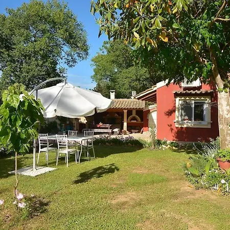 بيت للعطل Little Red In