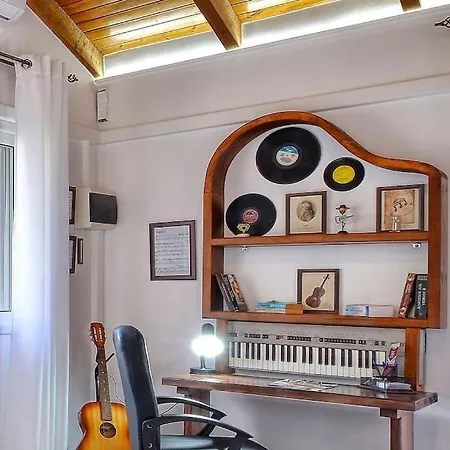 Little Red In Kompítsion