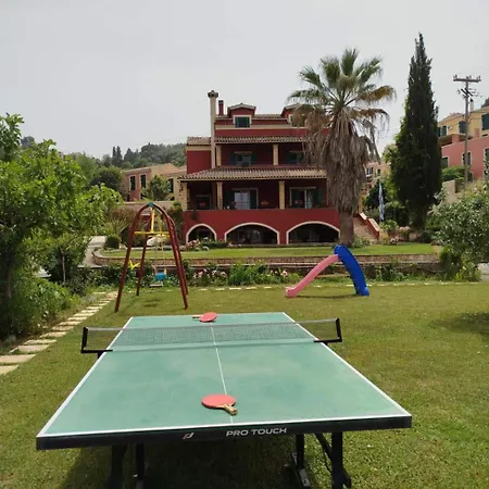 بيت للعطل Little Red In Kompítsion