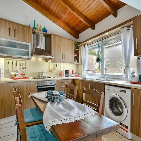 Little Red In Kompítsion