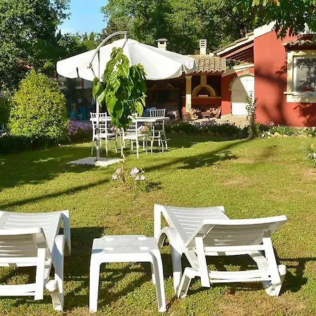 Hébergement de vacances Little Red In Kompítsion