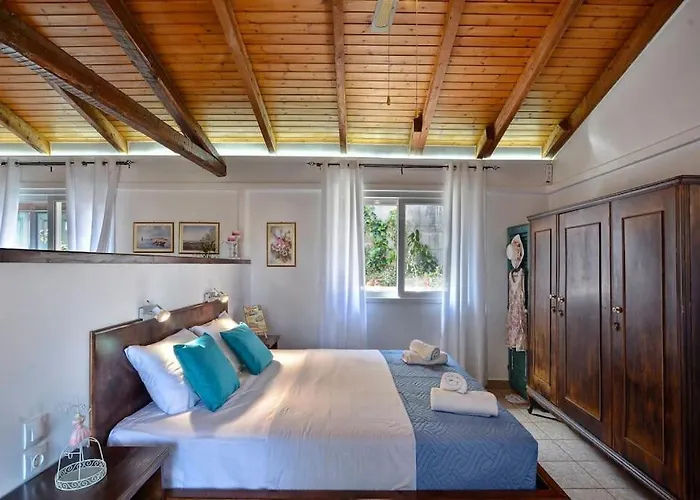 בית נופש Little Red In Kompítsion