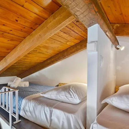 Little Red In Kompítsion