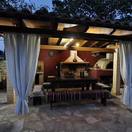 Little Red In Kompítsion